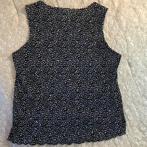 Woman’s sleeveless top with sparkle ❇️ - Picture 3 of 8
